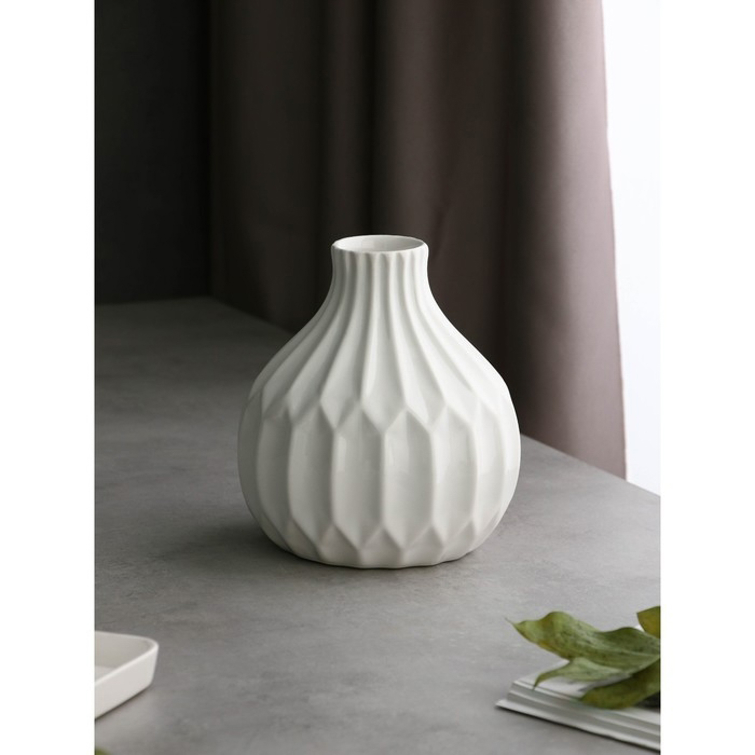 Ваза настольная «Шар», h=18 см, цвет белый, керамика, 1 сорт, Иран