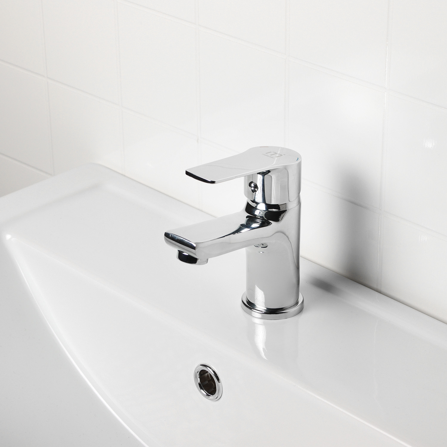 Смеситель для умывальника Milardo Helic HELSB00M01, короткий излив, рычажный